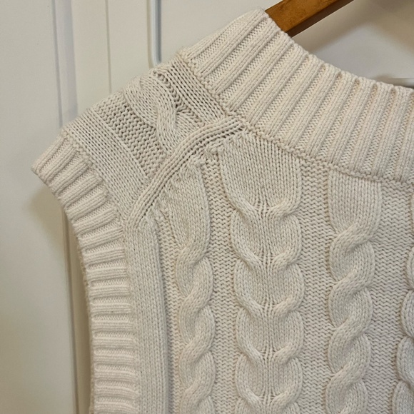 Aritzia Sunday Best Sweater Vest - Picture 4 of 5